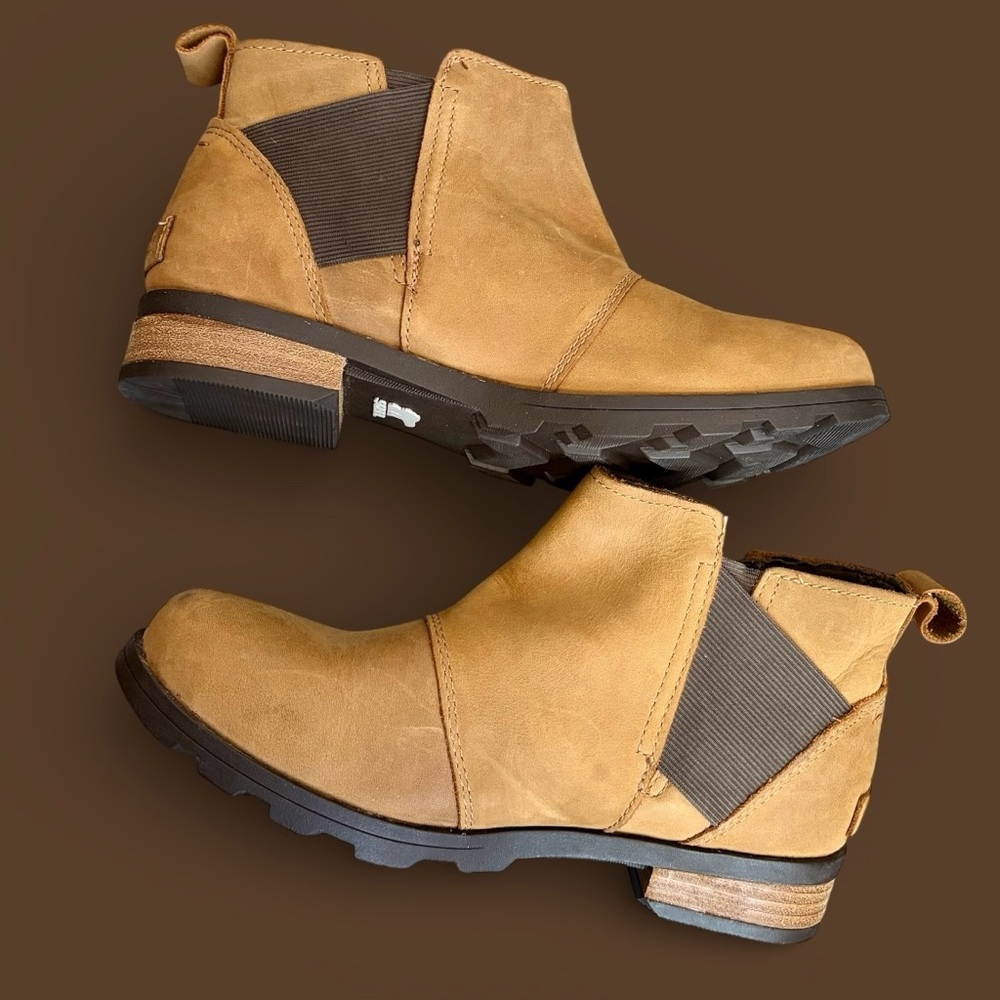 Sorel Chelsea Ankle Boots in Tan and Brown